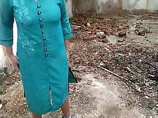 Indian Bengali Bhabhi Priya Risky Outdoor Public Big Ass Show Complexity In Salami