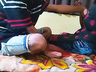 गांव के लड़के ने दिल्ली की लड़की को पटाके चोदा hardcore soniya bhabi